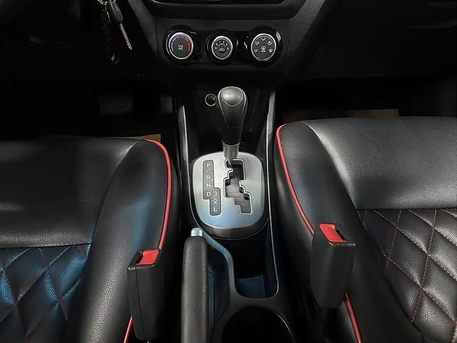 Kia K2 2015 imagen de coche #13