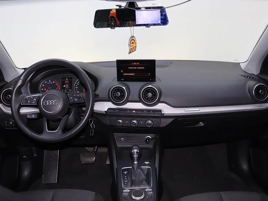 Audi Q2L 2020 صورة سيارة #13