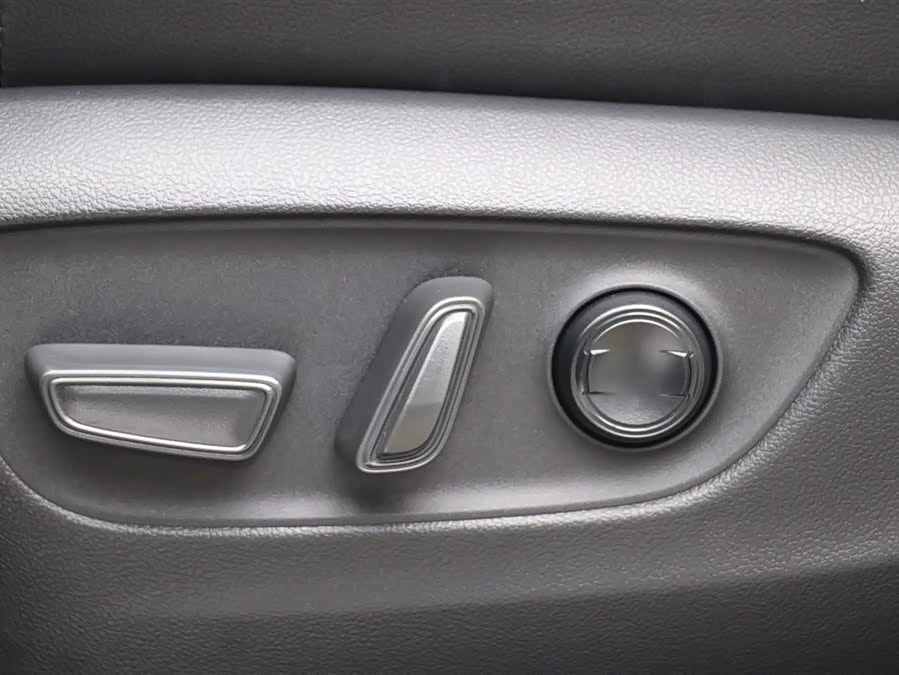 Toyota Land Cruiser Prado 2025 car image #13