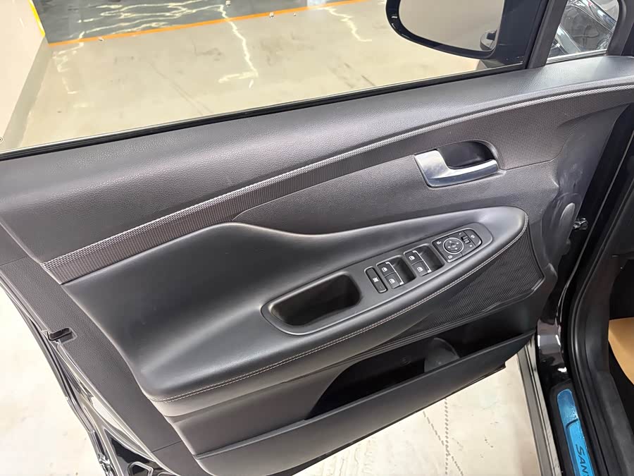 Hyundai Santa Fe 2021 car image #13