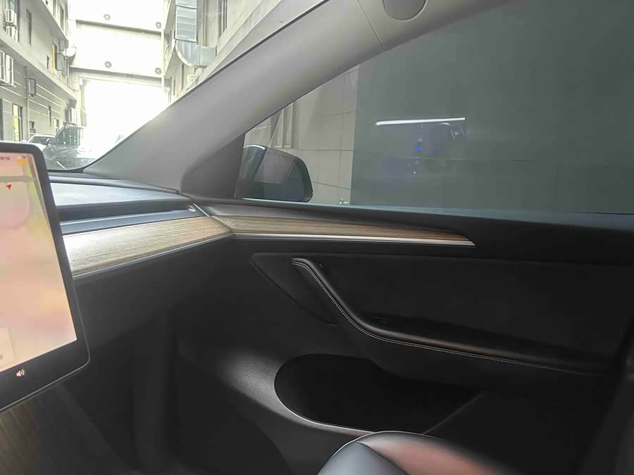 Tesla Model Y 2023 #13 Tesla Model Y 2023 car image #13