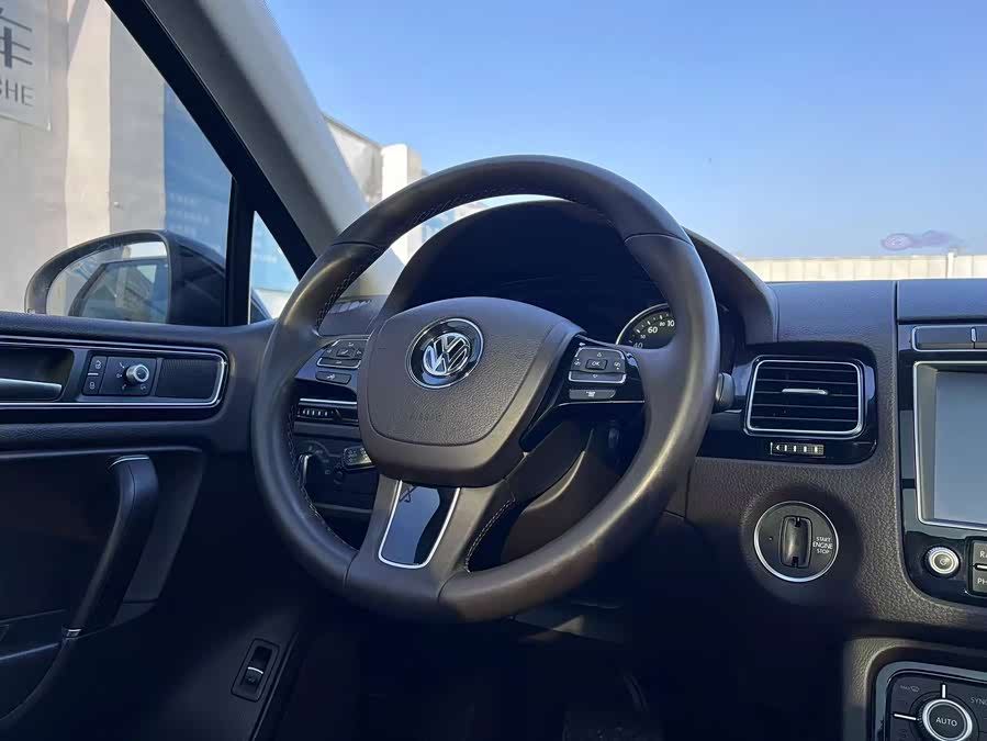 Volkswagen Touareg 2016 immagine di auto #13