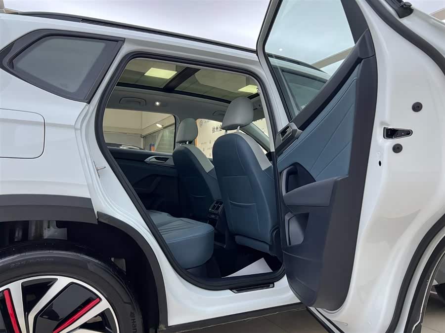 Volkswagen Tharu 2024 car image #13