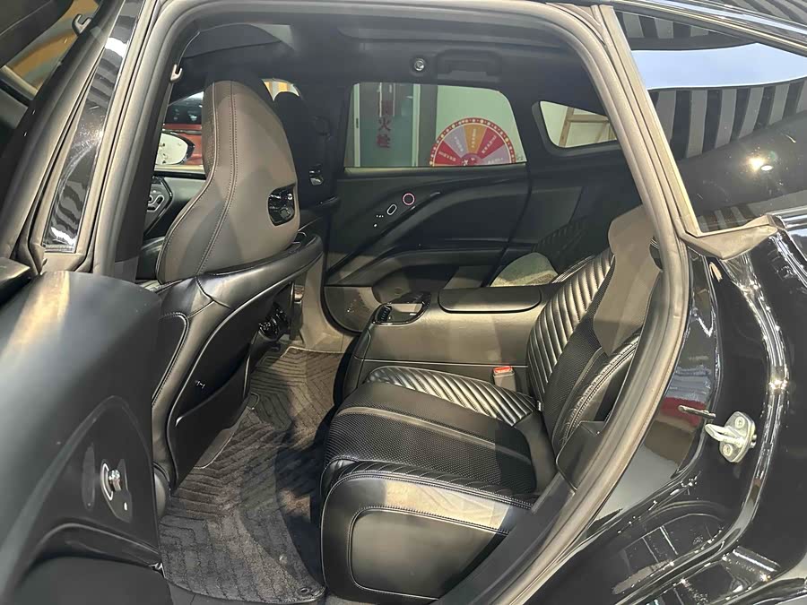 Avatr 11 2023 car image #13
