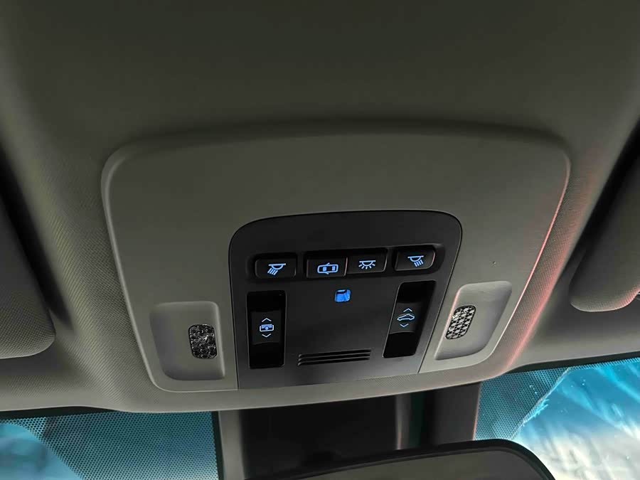 Toyota Camry 2019 car image #13