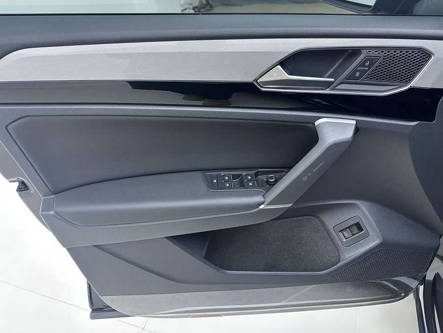 Volkswagen Tayron 2022 immagine di auto #13