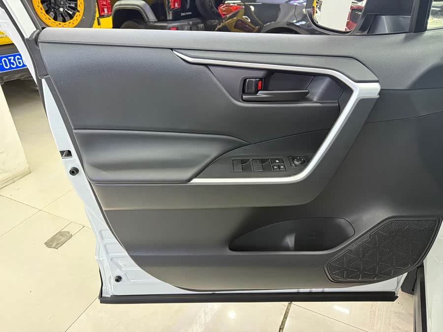 Toyota RAV4 2024 car image #13
