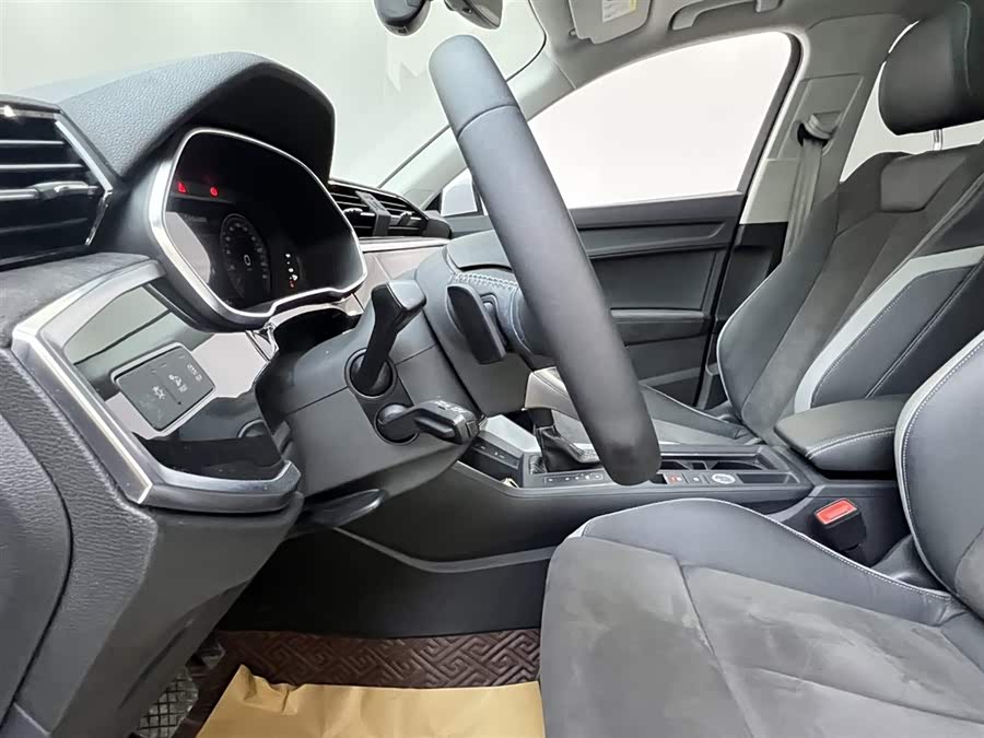 Audi Q3 2021 car image #13