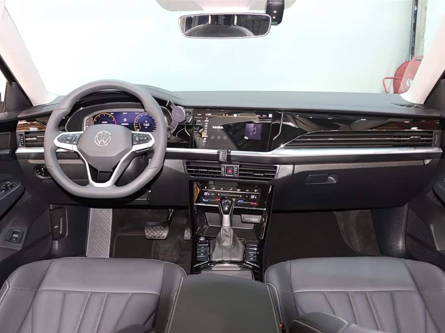 Volkswagen Passat 2025 car image #13