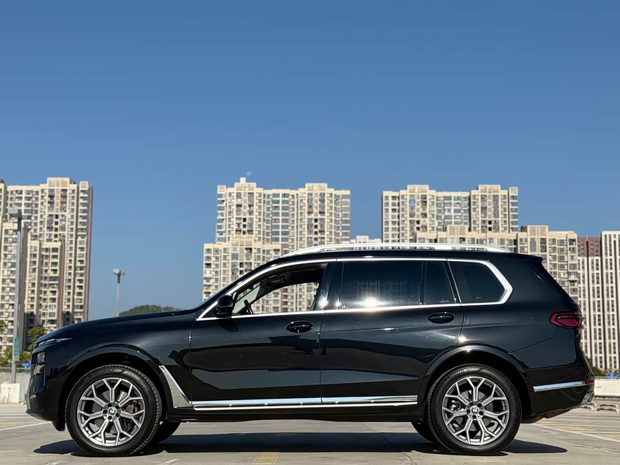 BMW X7 2023 immagine di auto #13