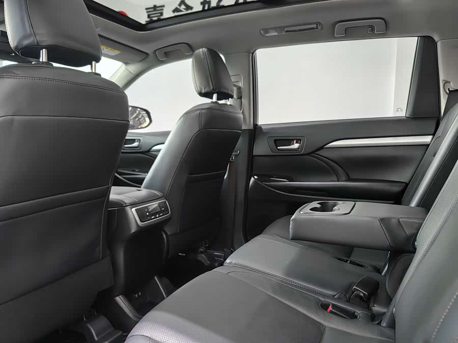 Toyota Highlander 2020 car image #13