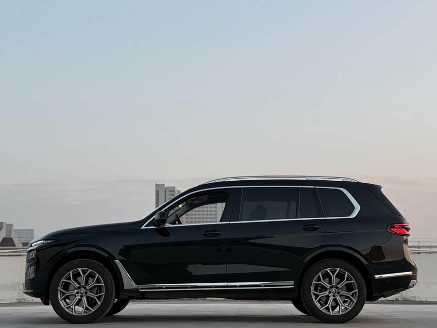 BMW X7 2024 car image #13