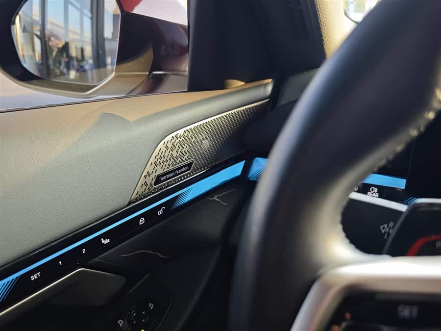 BMW i5 2024 car image #13