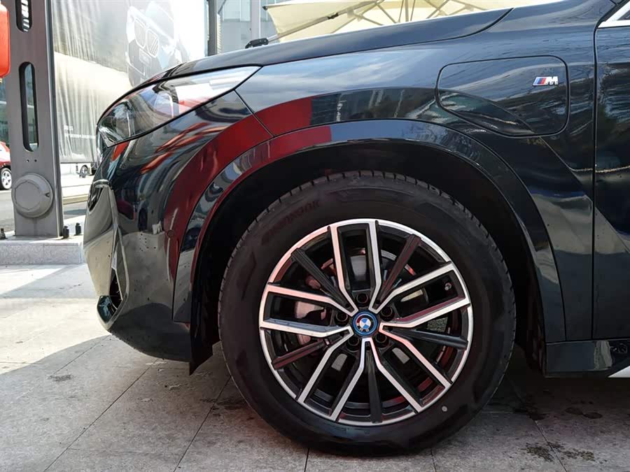 BMW iX1 2025 car image #13