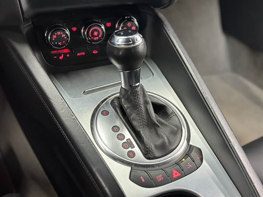 Audi TT 2009 car image #13