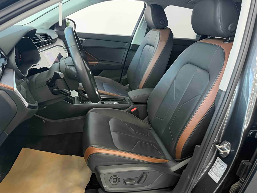 Audi Q3 2022 car image #13
