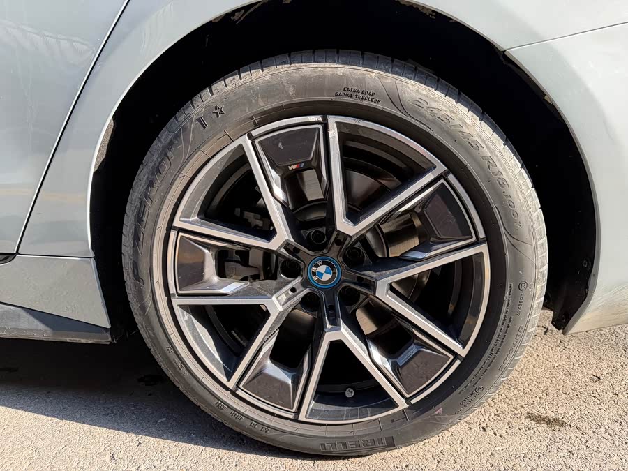 BMW i4 2025 car image #13