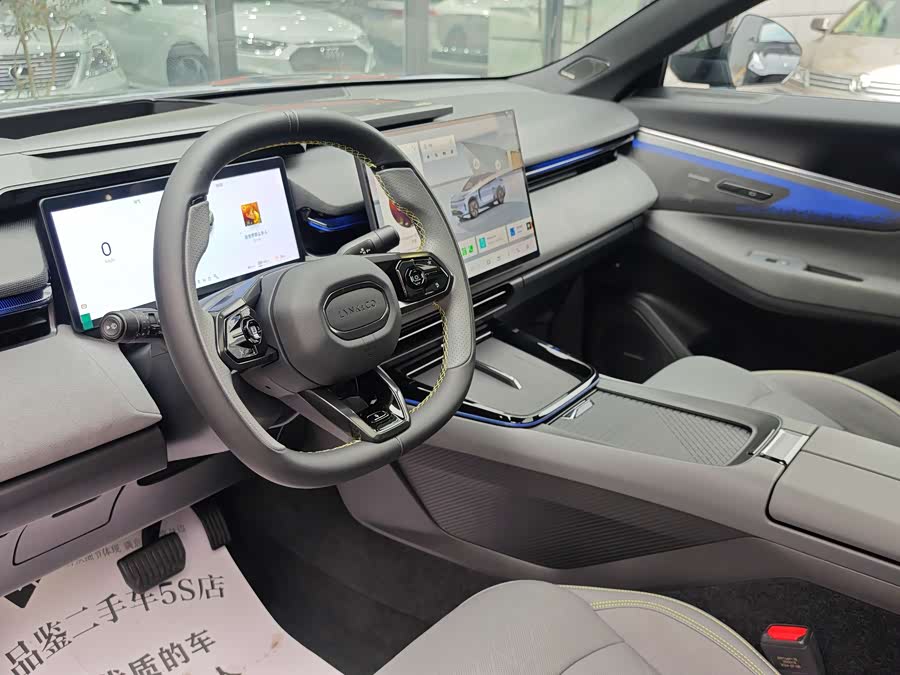 Lynk & Co 08 EM-P 2025 #13 Lynk & Co 08 EM-P 2025 car image #13