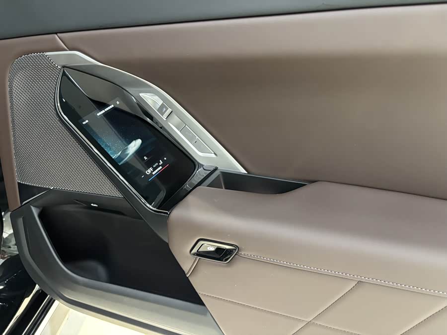 BMW 7 Series 2024 car image #13