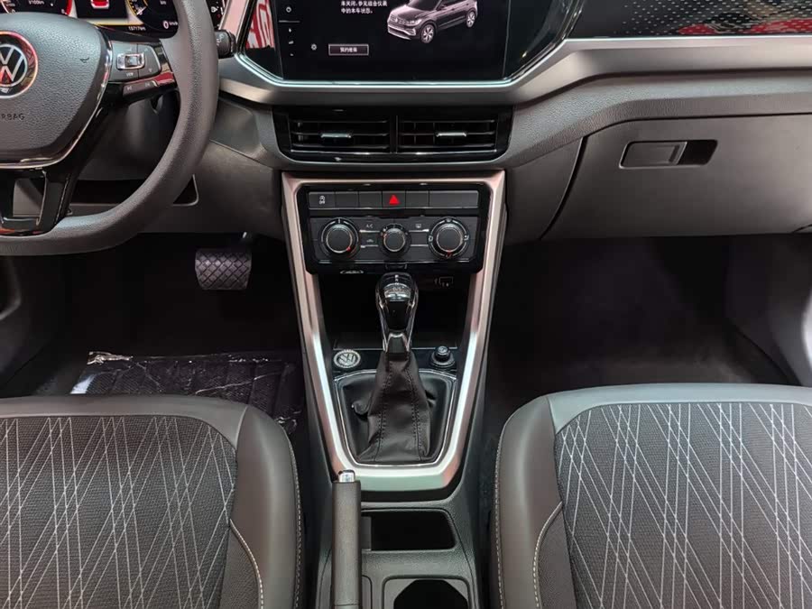 Volkswagen T-Cross 2024 car image #13