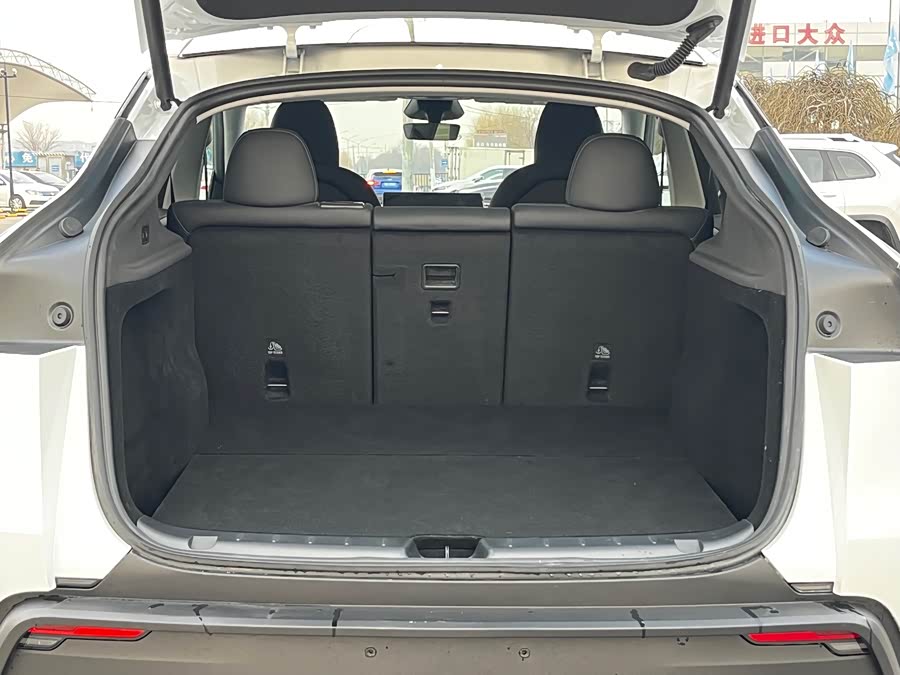 Tesla Model Y 2025 #13 Tesla Model Y 2025 car image #13