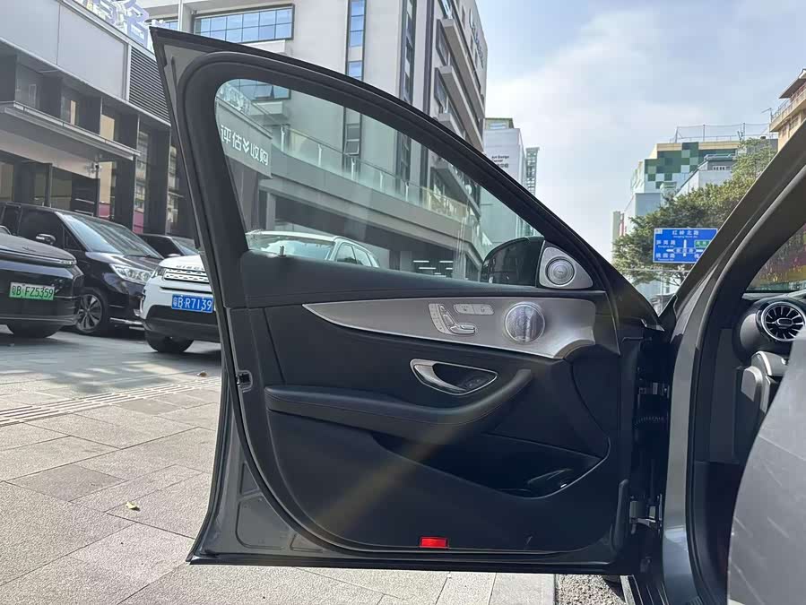 Mercedes-Benz E AMG 2020 صورة سيارة #13