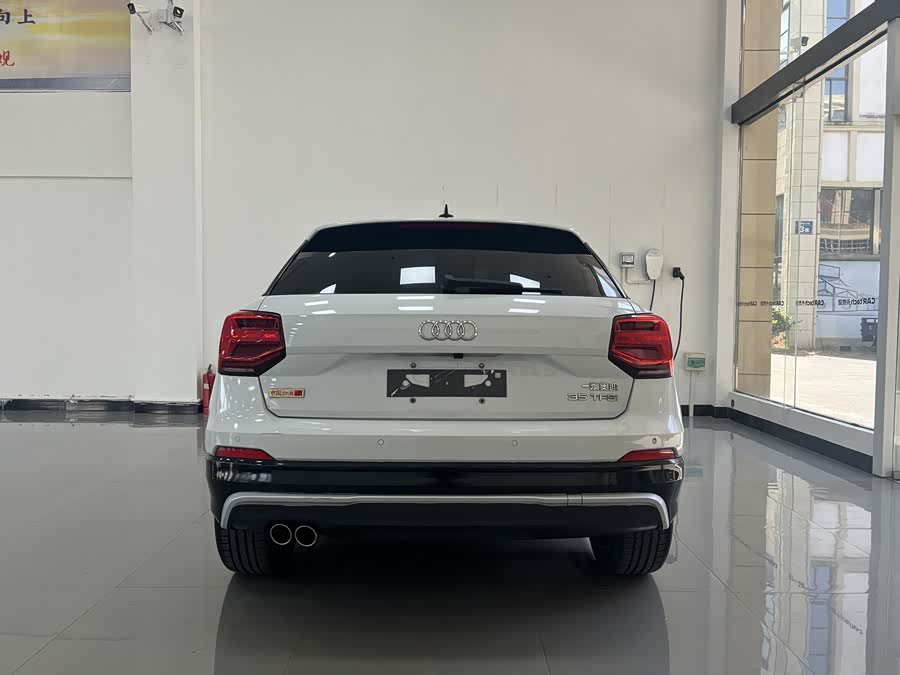Audi Q2L 2020 car image #13