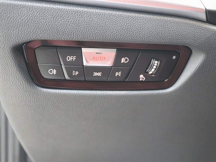 BMW i3 2024 car image #13