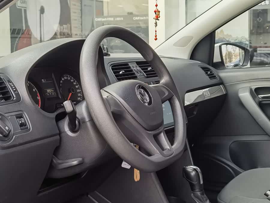 Volkswagen Polo 2019 car image #13