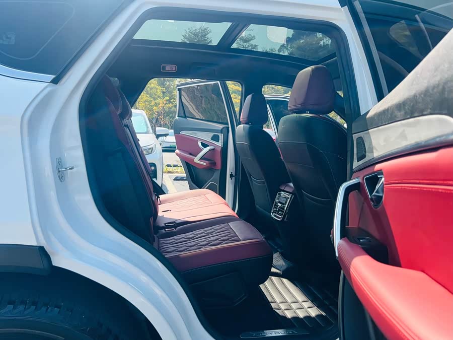 Jetour X70 PLUS 2023 car image #13