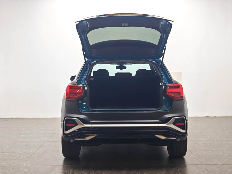 Audi Q2L 2023 car image #13
