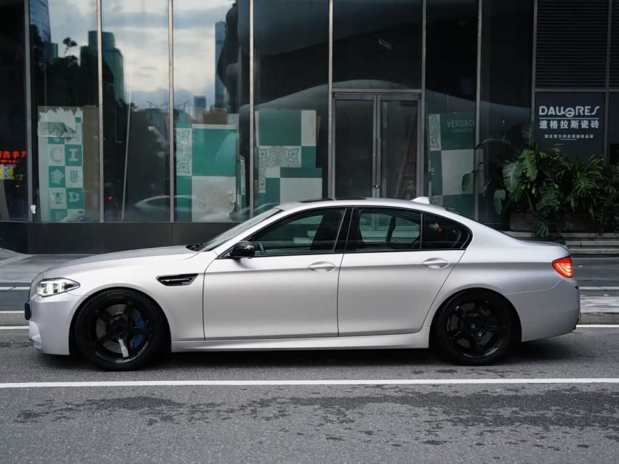 BMW M5 2014 car image #13