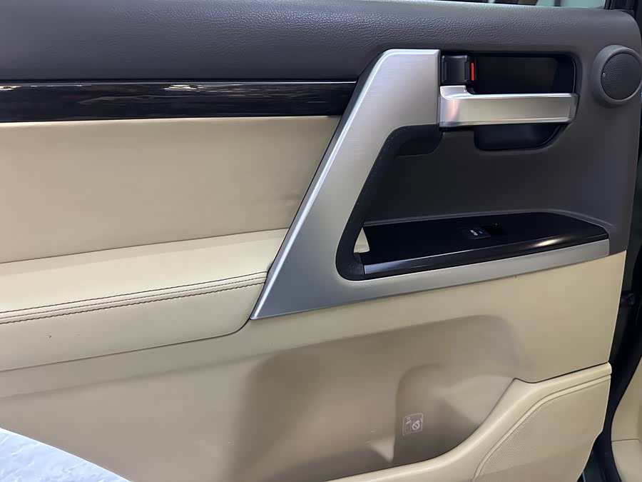 Toyota Land Cruiser 2016 #13 Toyota Land Cruiser 2016 car image #13