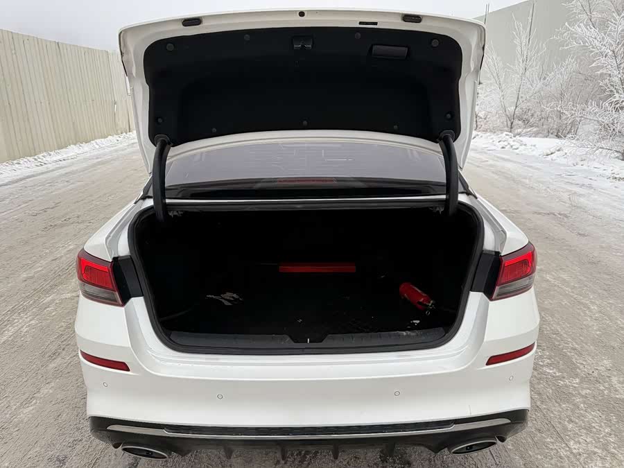 Kia K5 2019 car image #13