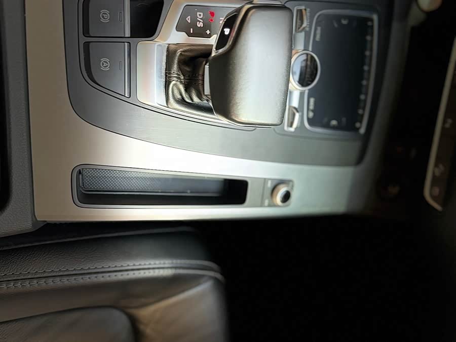 Audi Q5L 2020 #13 Audi Q5L 2020 car image #13