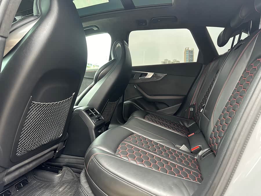 Audi RS 4 2019 car image #13
