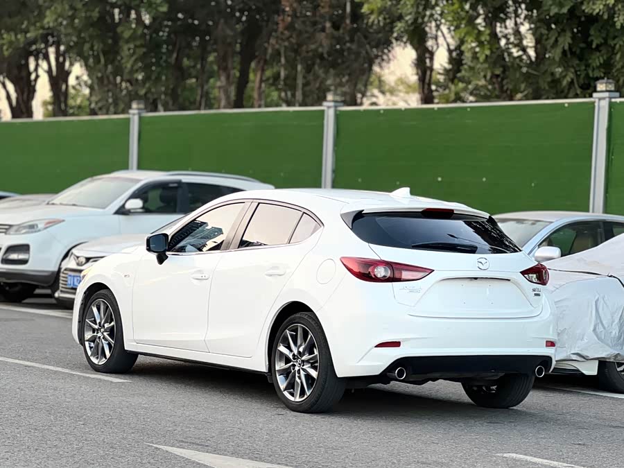 Mazda 3 Axela 2017 car image #13