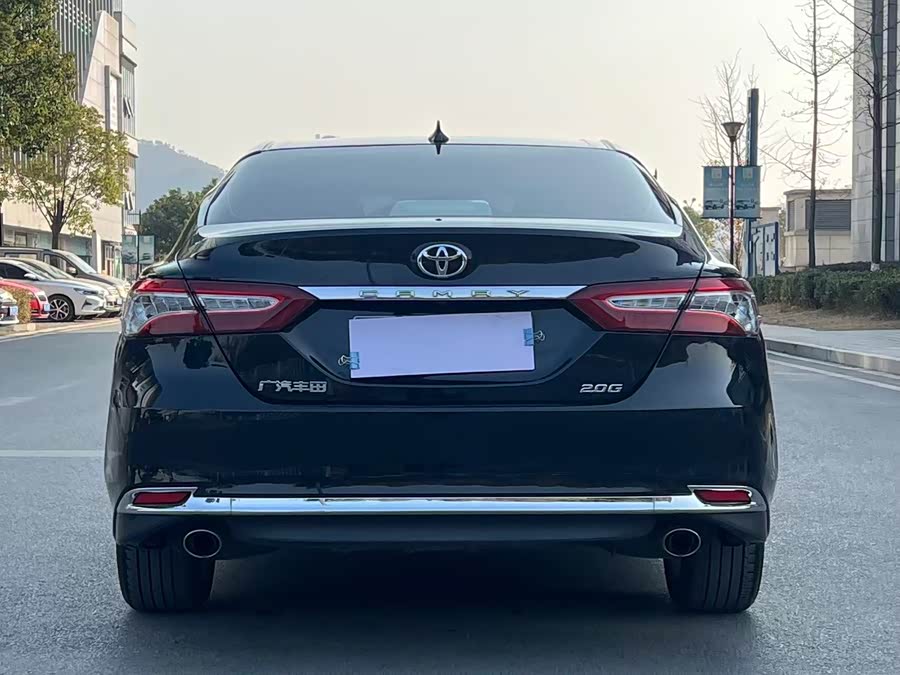 Toyota Camry 2023 immagine di auto #13