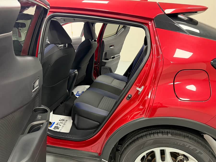 Toyota C-HR 2022 изображение автомобиля #13