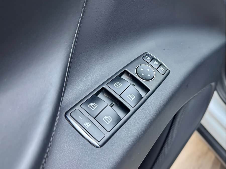 Tesla Model X 2017 car image #13
