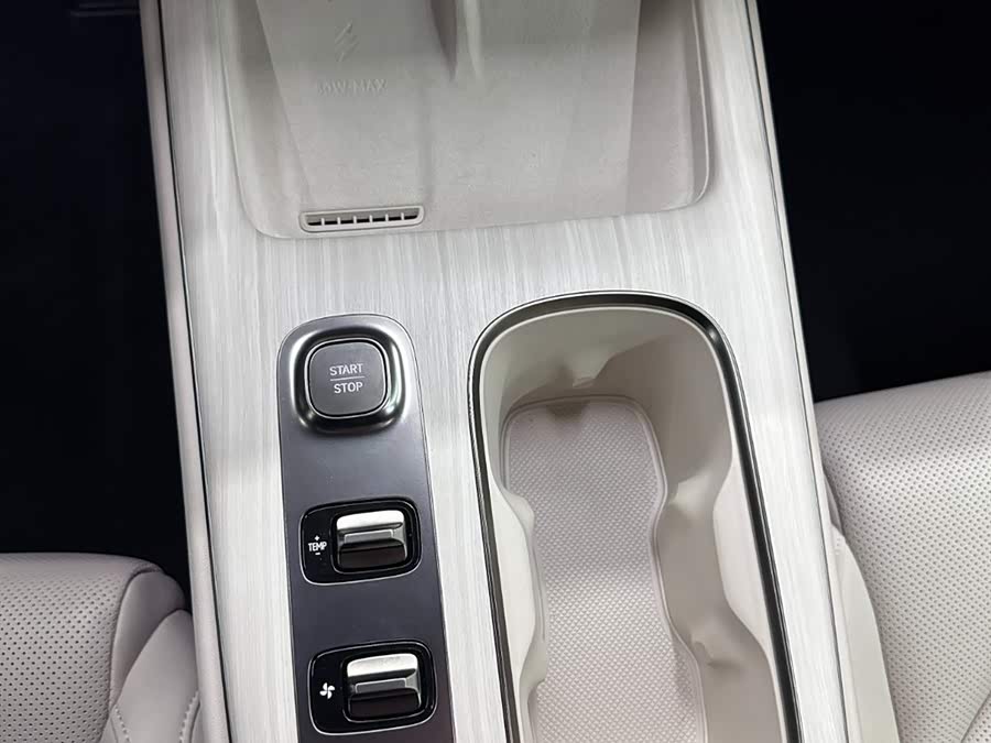 MI SU7 2025 car image #13