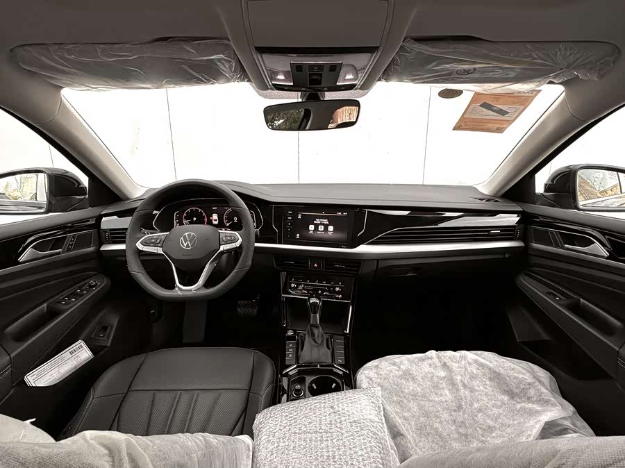 Volkswagen Passat 2025 immagine di auto #13