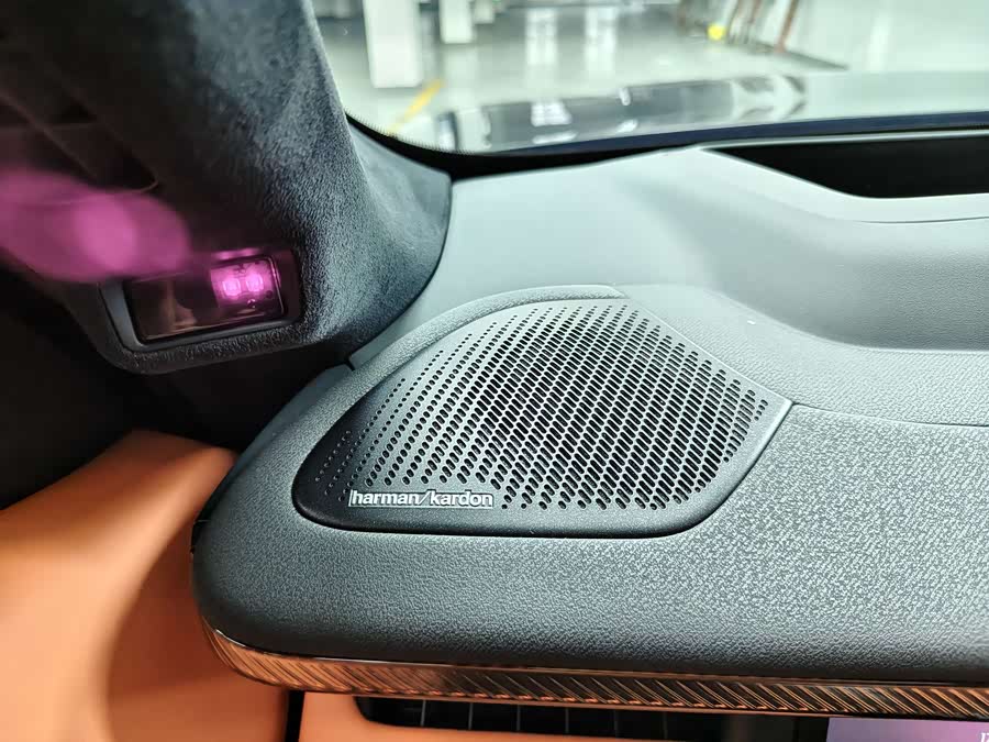 Lynk & Co 900 2025 car image #13