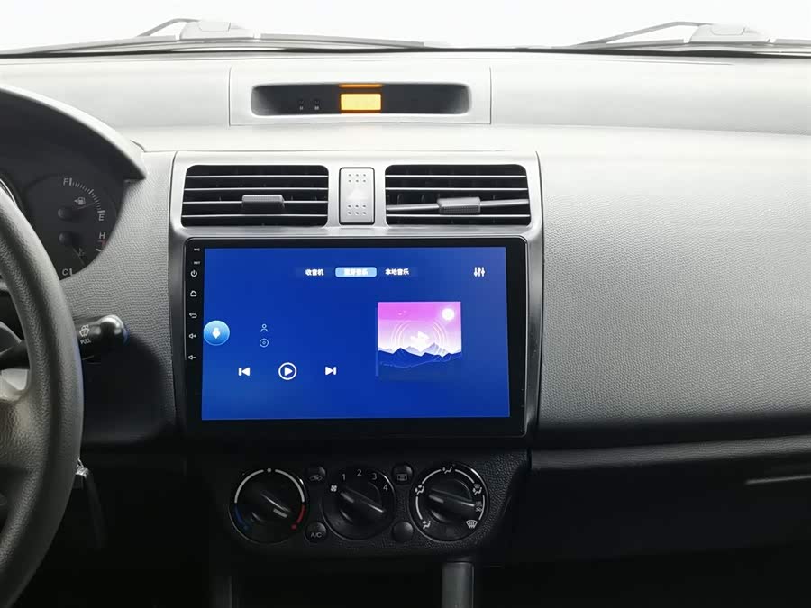 Suzuki Swift 2012 car image #13