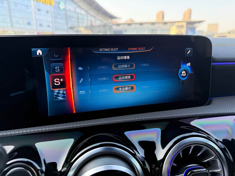 Mercedes-Benz CLA AMG 2024 imagem de carro #13