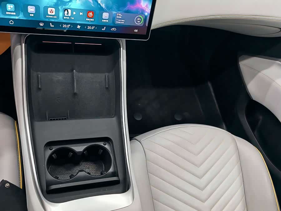 Avatr 11 2023 car image #13