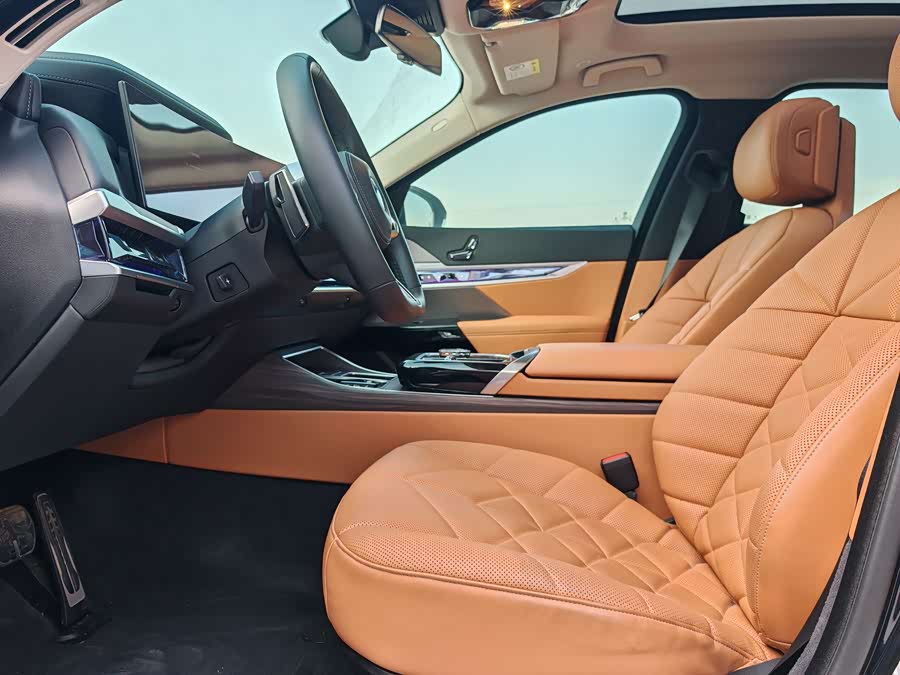 BMW i7 2024 изображение автомобиля #13