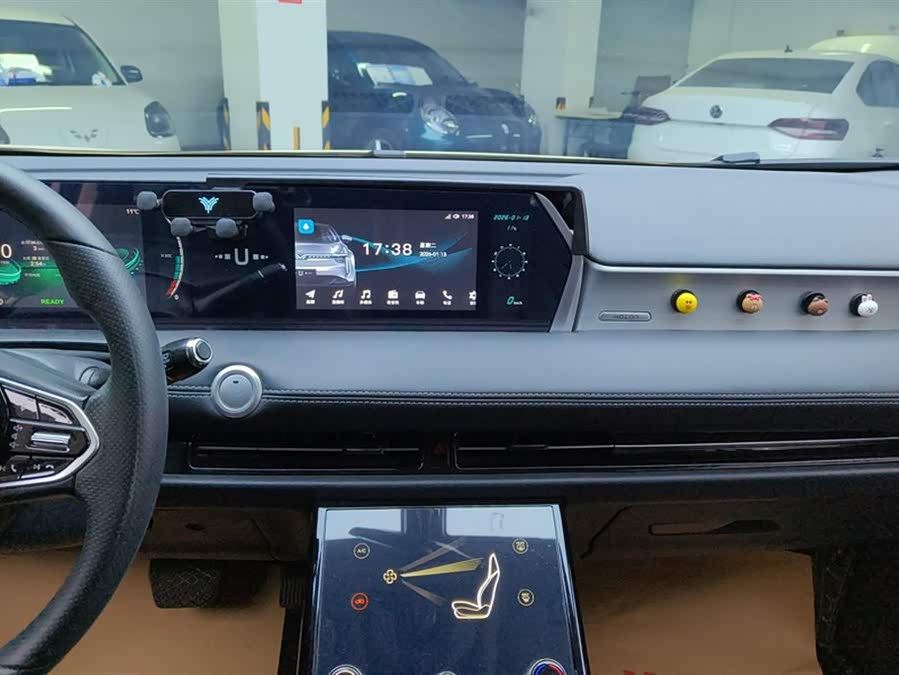 哪吒汽车 哪吒U 2022 #13 哪吒汽车 哪吒U 2022 汽车图片 #13