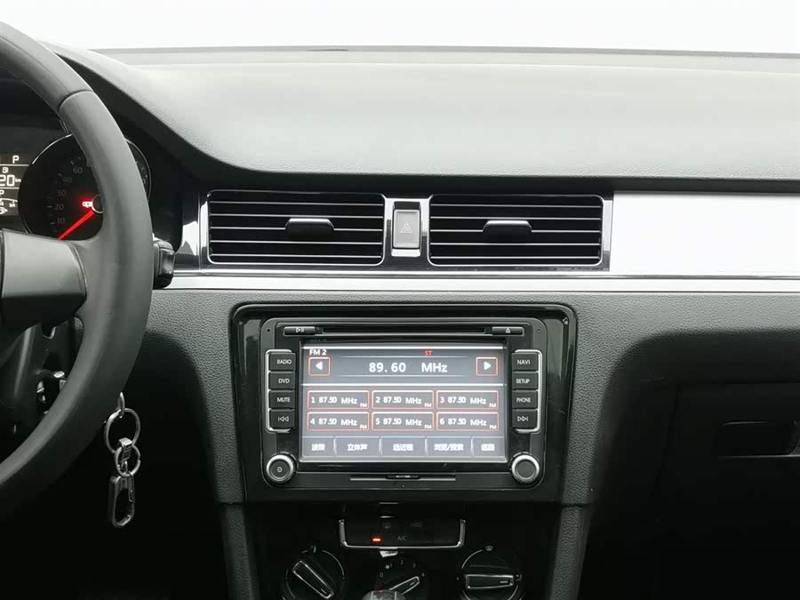 Volkswagen Bora 2013 car image #13