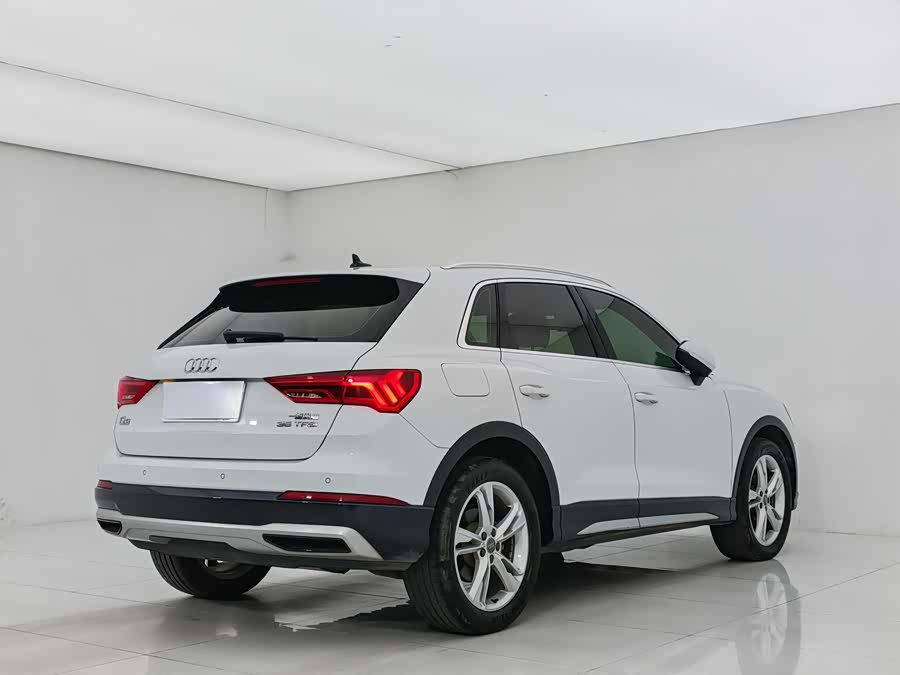 Audi Q3 2020 car image #13
